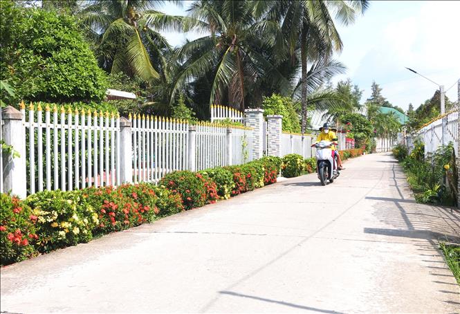 Hệ thống giao thông nông thôn tại thị xã Ngã Năm 100% được bê tông hóa. Ảnh: Tuấn Phi - TTXVN