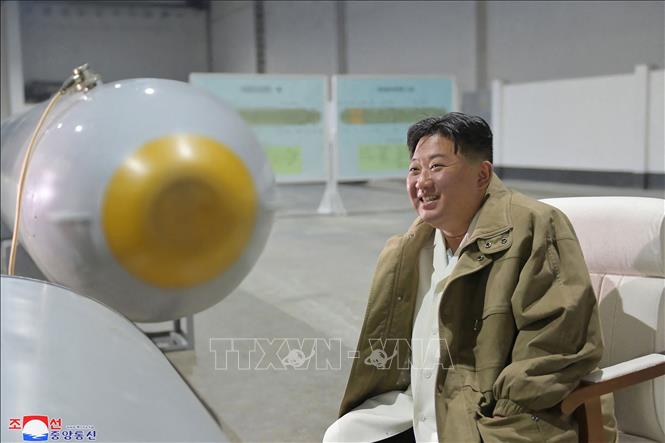 Hình ảnh do Hãng thông tấn Trung ương Triều Tiên (KCNA) đăng phát ngày 24/3/2023: Nhà lãnh đạo Triều Tiên Kim Jong-un thị sát vụ thử nghiệm hệ thống vũ khí hạt nhân dưới nước 