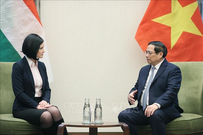 Prime Minister Pham Minh Chinh receives Chairperson of the Hungarian Socialist Party (MSZP) Ágnes Kunhalmi. VNA Photo: Dương Giang