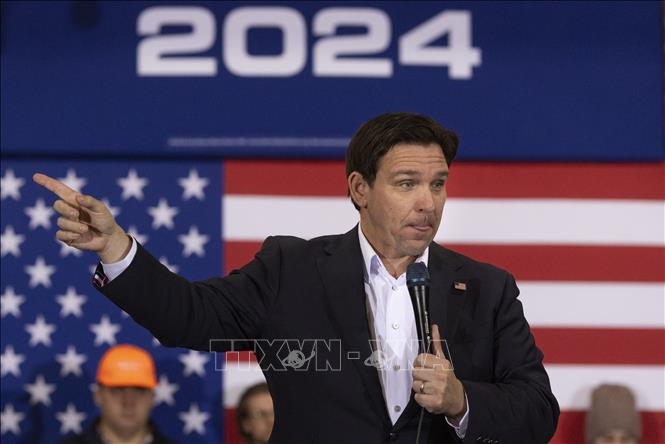 Thống đốc bang Florida Ron DeSantis trong chiến dịch vận động tranh cử ở Davenport, Iowa, ngày 13/1/2024. Ảnh: AFP/TTXVN