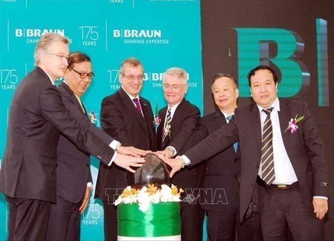 Công ty TNHH B.Braun Việt Nam (Đức) khánh thành giai đoạn 2 nhà máy sản xuất dụng cụ y tế tại Cụm công nghiệp Thanh Oai, huyện Thanh Oai (Hà Nội, 2014). Ảnh: Danh Lam – TTXVN