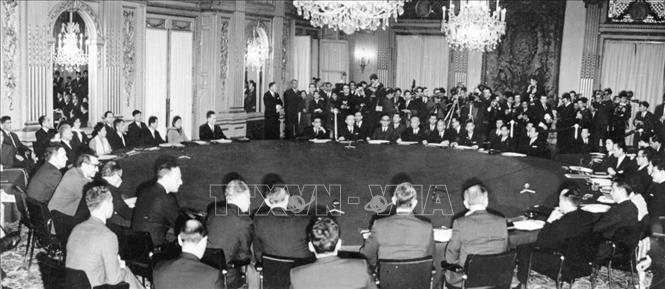 Ngày 25/1/1969, Hội nghị bốn bên về hòa bình tại Việt Nam chính thức khai mạc phiên toàn thể đầu tiên, gồm 4 đoàn đại biểu: Việt Nam Dân chủ Cộng hòa, Mặt trận Dân tộc Giải phóng miền Nam Việt Nam, Mỹ và Việt Nam Cộng hòa. Ảnh: Tư liệu TTXVN