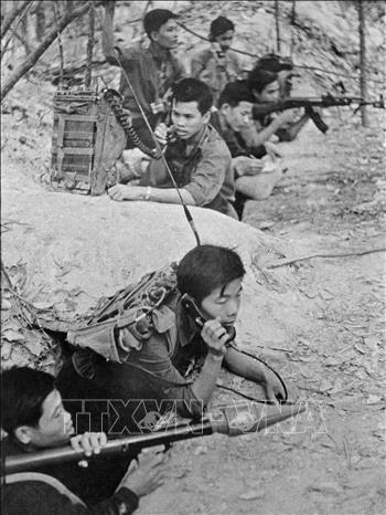 Đơn vị quân Giải phóng Tây Ninh tiến đánh để giải phóng thị trấn Gò Dầu, sau khi đánh thắng cuộc càn của Mỹ vào Nam Tây Ninh (1968). Ảnh: Tư liệu TTXVN