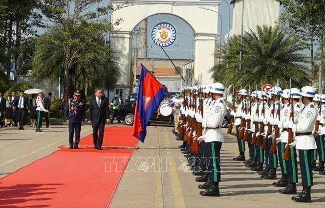 The Vietnamese delegation visits the Police Academy of Cambodia. VNA/Photo by courtesy
