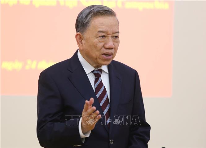 Minister of Public Security General To Lam speaks at the working session with the staff of the Vietnamese Embassy in Cambodia. VNA/Photo by courtesy