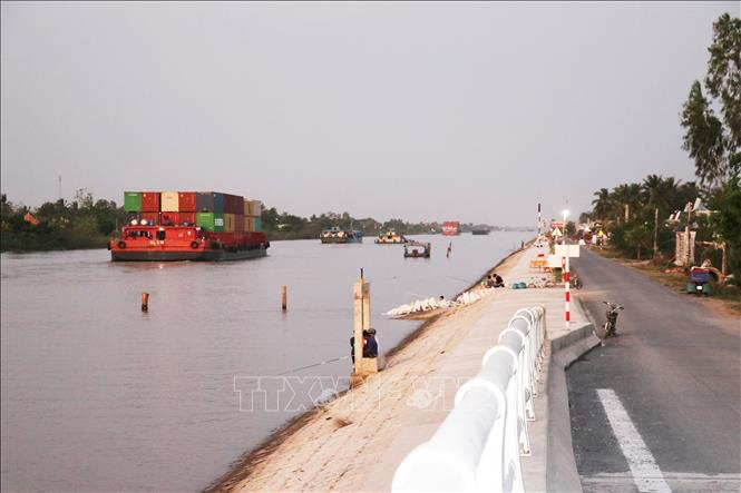 Dự án nâng cấp kênh Chợ Gạo (giai đoạn 2) sau khi hoàn thành bảo đảm luồng tàu chạy cho các phương tiện thủy lớn. Ảnh: Hữu Chí - TTXVN