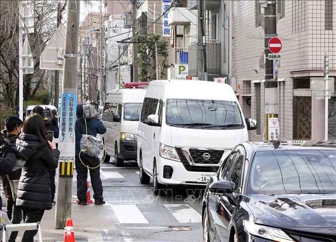 Xe ô tô được cho là chở đối tượng Shinji Aoba tới Tòa án quận Kyoto, Nhật Bản ngày 25/1/2024. Ảnh: Kyodo/TTXVN 