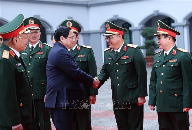 Prime Minister Pham Minh Chinh meets delegates from the Ministry of National Defence. VNA Photo: Dương Giang