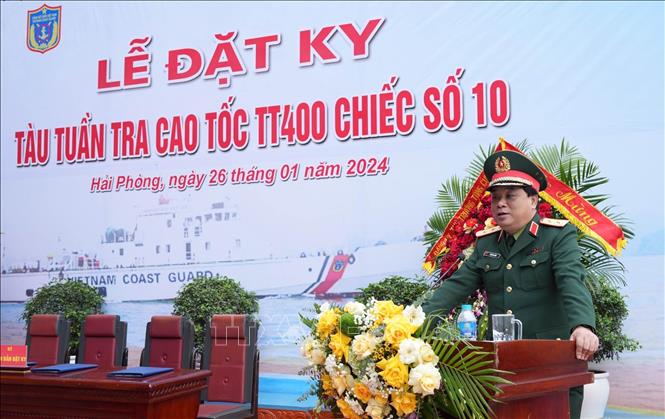 Trung tướng Hồ Quang Tuấn, Chủ nhiệm Tổng cục Công nghiệp quốc phòng phát biểu tại Lễ đặt ky tàu. Ảnh: TTXVN phát


