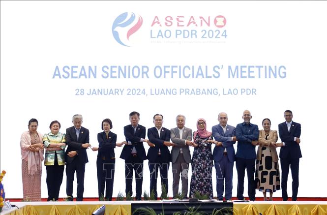 Các trưởng đoàn dự Hội nghị chụp ảnh chung. Ảnh: Phạm Kiên - PV TTXVN tại Lào