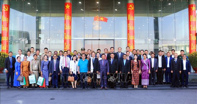 Đoàn đại biểu tỉnh Kampong Speu (Campuchia) chúc Tết tại UBND tỉnh Vĩnh Long. Ảnh: Phạm Minh Tuấn-TTXVN.