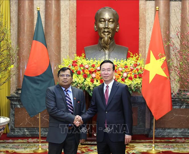 Chủ tịch nước Võ Văn Thưởng với Đại sứ Bangladesh Mohammad Lutfor Rahman. Ảnh: Thống Nhất – TTXVN