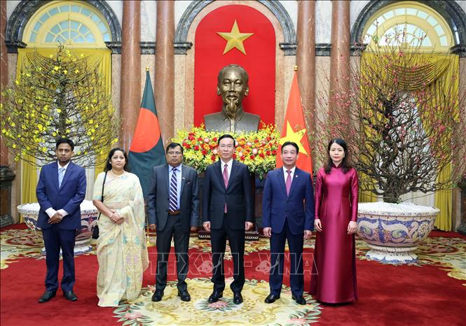 Chủ tịch nước Võ Văn Thưởng với Đại sứ Bangladesh Mohammad Lutfor Rahman cùng các đại biểu. Ảnh: Thống Nhất – TTXVN