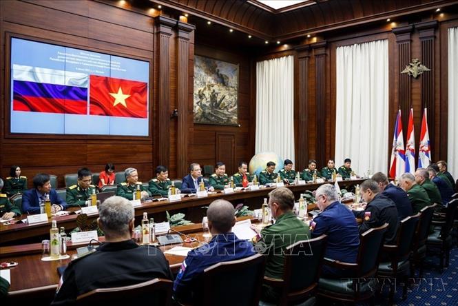 Thượng tướng Aleksandr V. Fomin, Thứ trưởng Quốc phòng Liên bang Nga và Thượng tướng Hoàng Xuân Chiến, Thứ trưởng Quốc phòng Việt Nam đồng chủ trì Đối thoại Chiến lược Quốc phòng Việt Nam – Liên bang Nga lần thứ 6 (Nga, 2023). Ảnh: TTXVN