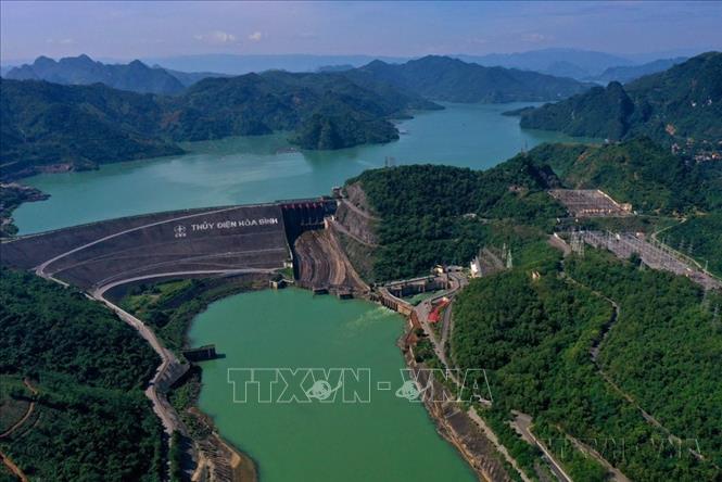 Nhà máy Thủy điện Hòa Bình do Liên Xô giúp Việt Nam xây dựng năm 1979, gồm 8 tổ máy với tổng công suất lắp đặt là 1.920MW.  Ảnh: Ngọc Hà - TTXVN