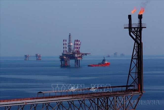 Liên doanh Việt - Nga Vietsovpetro là đơn vị hoạt động hiệu quả nhất trong tìm kiếm thăm dò và khai thác dầu khí, có đóng góp to lớn cho nền kinh tế Việt Nam, góp phần củng cố mối quan hệ hữu nghị truyền thống và đối tác chiến lược toàn diện giữa Việt Nam và Liên bang Nga. Ảnh: Huy Hùng – TTXVN