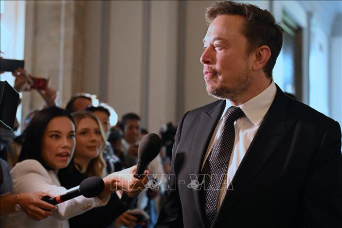 Tỷ phú Elon Musk, Tổng Giám đốc Tesla tới dự diễn đàn về trí tuệ nhân tạo (AI) của Thượng viện Mỹ ở Washington, DC. Ảnh: AFP/TTXVN