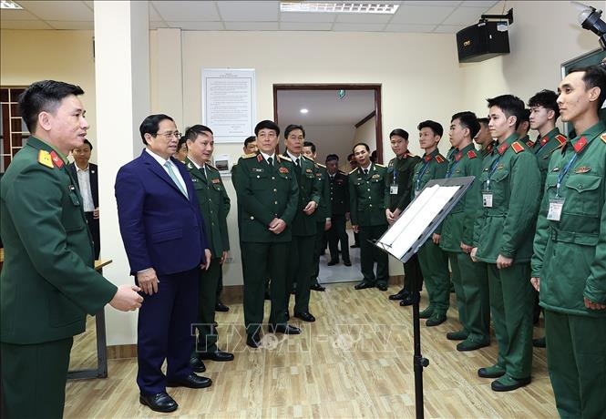 PM Pham Minh Chinh joins students in a singing class. VNA Photo: Dương Giang