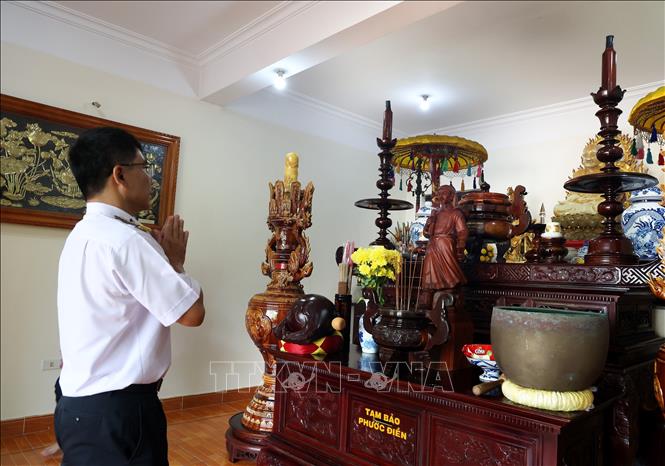 Ban thờ Phật hoàng Trần Nhân Tông trong Nhà thờ Tổ, chùa Trường Sa. Ảnh: Hồng Đạt - TTXVN
