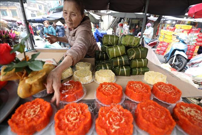 Đồ cúng lễ được bày bán đa dạng tại các chợ dân sinh của Hà Nội. Ảnh: Minh Quyết – TTXVN