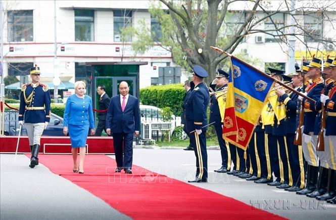 Thủ tướng Romania Viorica Dancila đón Thủ tướng Nguyễn Xuân Phúc thăm chính thức Romania (2019). Ảnh: Thống Nhất –TTXVN