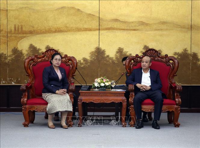 Vice Chairman of the People’s Committee of the central city of Da Nang Le Quang Nam and Vice Governor of Laos’ Savannakhet province Lingthong Sengtavanh. VNA Photo: Trần Lê Lâm