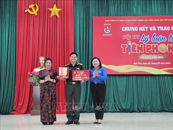 Thí sinh Trần Quốc Thuyền Em – Bí thư Chi đoàn Quân sự huyện Mỏ Cày Bắc, tỉnh Bến Tre xuất sắc đạt giải Nhất. Ảnh: Chương Đài - TTXVN