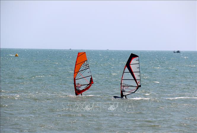 The 23rd Windsurf Mui Ne Fun Cup 2024 kicks off on February 2 at Mui Ne beach in Phan Thiet city in the south-central province of Binh Thuan. VNA Photo: Nguyễn Thanh