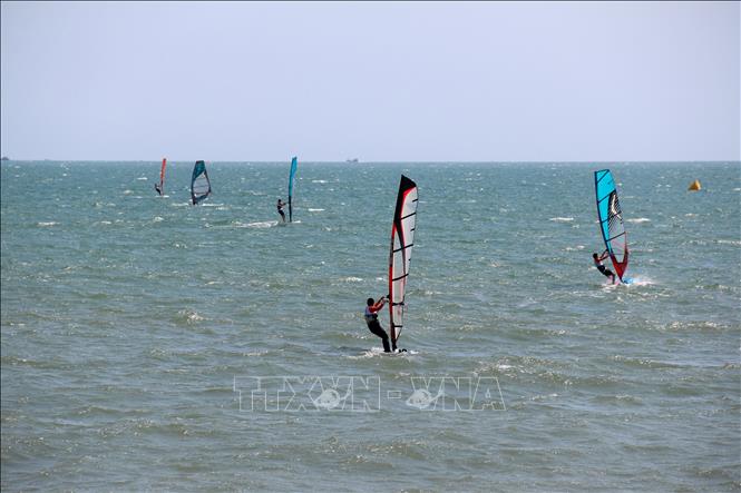 The 23rd Windsurf Mui Ne Fun Cup 2024 kicks off on February 2 at Mui Ne beach in Phan Thiet city in the south-central province of Binh Thuan. VNA Photo: Nguyễn Thanh