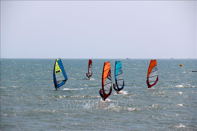 The 23rd Windsurf Mui Ne Fun Cup 2024 kicks off on February 2 at Mui Ne beach in Phan Thiet city in the south-central province of Binh Thuan. VNA Photo: Nguyễn Thanh