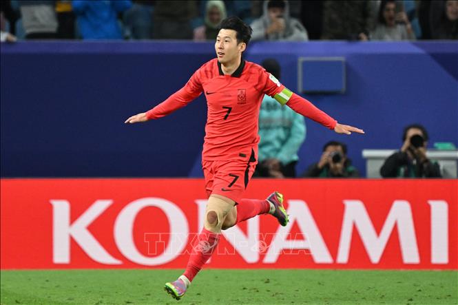 Son Heung-min của Hàn Quốc sau khi ghi bàn thắng nâng tỷ số lên 2-1 trước Australia. Ảnh: AFP/TTXVN