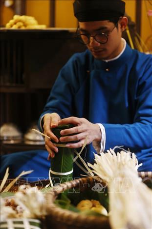 Bánh tét được gói dài, phổ biến tại miền Nam và một số tỉnh, thành. Ảnh: Minh Quyết – TTXVN