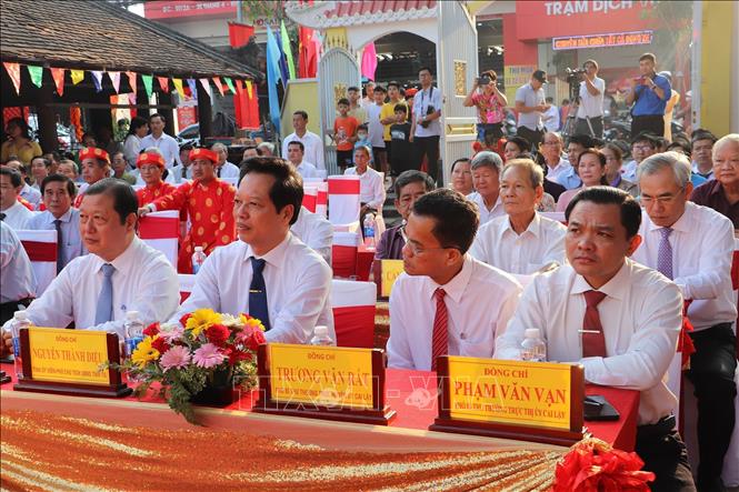 Quan khách dự Lễ giỗ. Ảnh: Minh Trí - TTXVN