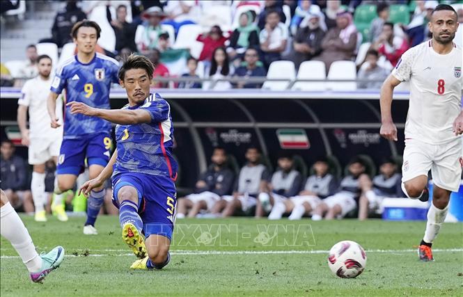 Cầu thủ Hidemasa Morita (số 5) đội tuyển Nhật Bản ghi bàn thắng mở tỉ số ở phút 28. Ảnh: Kyodo/TTXVN
