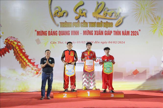 Đoàn Tân Hoa Đường (tỉnh Long An) đạt giải Nhất nội dung Lân với bài múa tự sáng tác. Ảnh: Trung Kiên - TTXVN