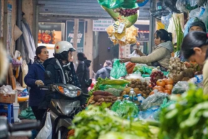 Đi chợ là một trong những thói quen hằng ngày của người Việt Nam. Ảnh: Khánh Hoà - TTXVN
