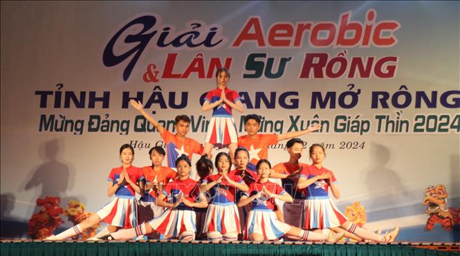 Phần thi nhảy Earobic của các đội thi. Ảnh: Nguyễn Hằng - TTXVN