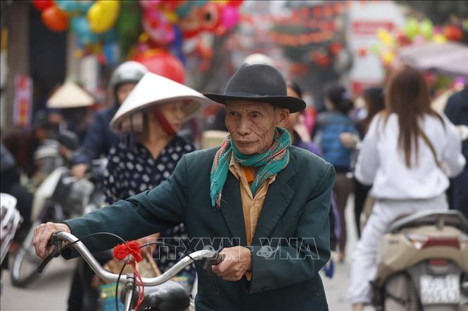 Đi chợ Nủa phiên tât niên để thấy Tết đến thật gần. Ảnh: Minh Quyết - TTXVN