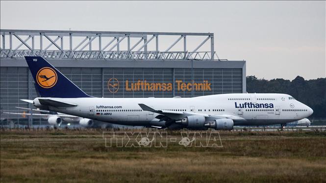 Các máy bay của hãng hàng không Lufthansa tại sân bay Frankfurt, Đức. Ảnh: AFP/TTXVN
