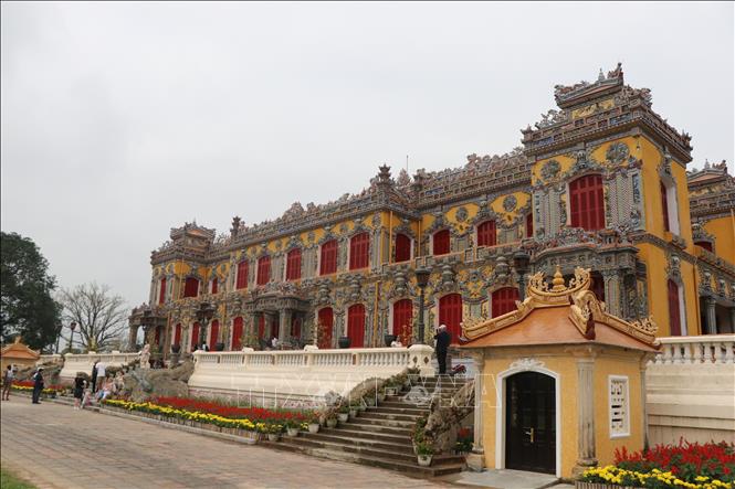 After five years of restoration and upgrade, Kien Trung Palace in Hue Imperial Citadel (Dai Noi) is ready to open its door to visitors during the upcoming Lunar New Year (Tet holiday). VNA Photo: Tường Vi 