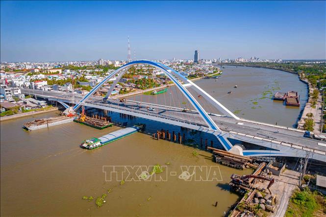 Cầu Trần Hoàng Na bắc qua sông Cần Thơ là cây cầu thứ tư nối quận Ninh Kiều và quận Cái Răng. Ảnh: Thanh Liêm - TTXVN
