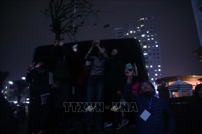 Thousands of people watch the final rehearsal on February 7.  VNA Photo: Huy Hùng 