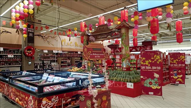 Tuần lễ hàng Việt Nam nhân dịp Tết Giáp thin 2024 tại đại siêu thị Carrefour. Ảnh: Nguyễn Tuyên  - PV TTXVN tại Pháp