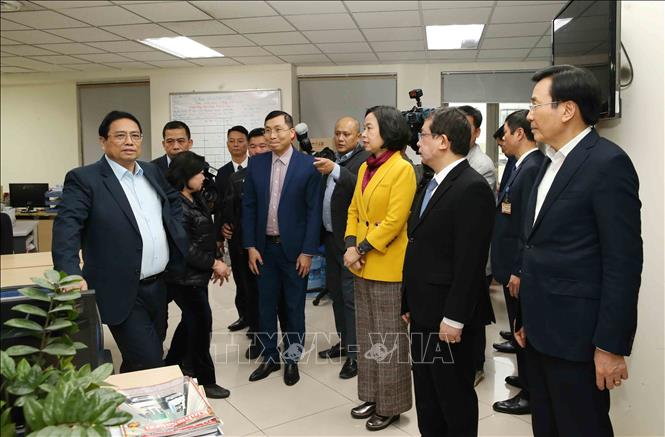 Thủ tướng Phạm Minh Chính thăm, kiểm tra công tác trực và chúc Tết tại TTXVN. Ảnh: Tuấn Anh - TTXVN