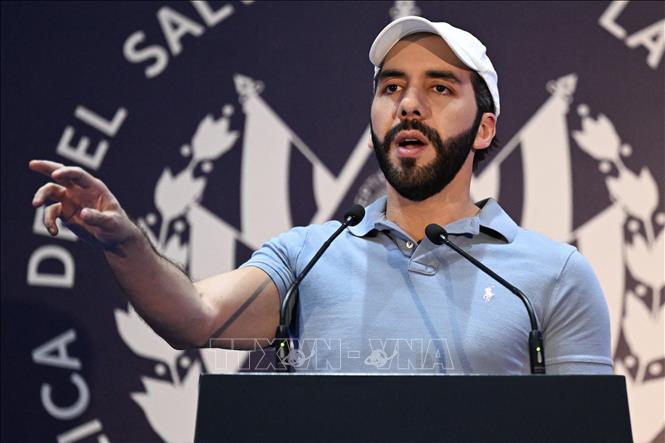 Tổng thống El Salvador Nayib Bukele phát biểu sau khi bỏ phiếu bầu cử ở San Salvador ngày 4/2/2024. Ảnh: AFP/TTXVN