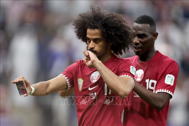 Tiền đạo Qatar Akram Afif ghi ba bàn thắng từ chấm phạt đền, giúp đội nhà giành chiến thắng trong trận chung kết Asian Cup 2023 trước tuyển Jordan. Ảnh: THX/TTXVN