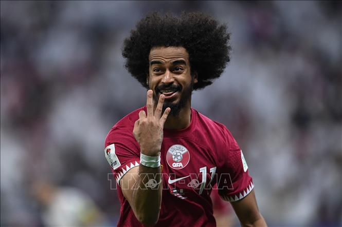 Tiền đạo Qatar Akram Afif ghi ba bàn thắng từ chấm phạt đền, giúp đội nhà giành chiến thắng trong trận chung kết Asian Cup 2023 trước tuyển Jordan. Ảnh: THX/TTXVN