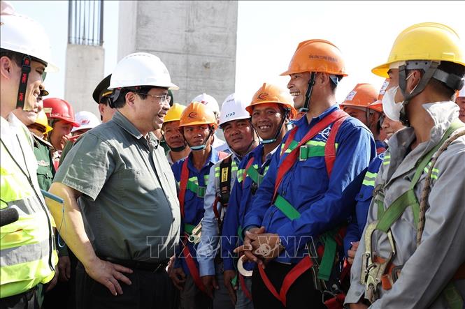 Thủ tướng Phạm Minh Chính thăm, kiểm tra tiến độ Dự án xây dựng Nhà ga hành khách T3, Cảng Hàng không quốc tế Tân Sơn Nhất. Ảnh: Dương Giang-TTXVN
