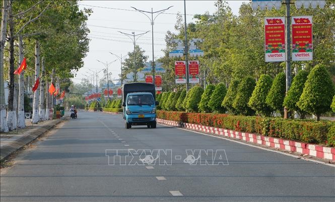 Thị xã Ngã Năm (Sóc Trăng) đầu tư nhiều tuyến giao thông trọng yếu kết nối trung tâm với các Tuyến quốc lộ 61B và Quản lộ Phụng Hiệp – Cà Mau đã tạo thuận lợi giao thương hàng hóa. Ảnh: Tuấn Phi-TTXVN