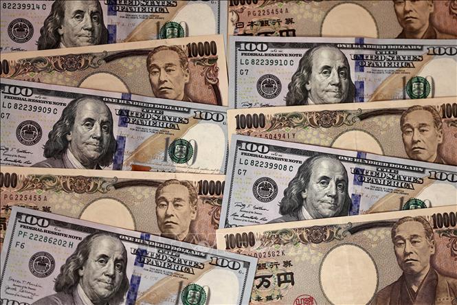 Đồng yen của Nhật Bản và đồng USD. Ảnh: AFP/TTXVN